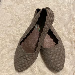 Skechers Memory Foam Flats Size: 6.5 Style: 44882/DKTP Good condition with box